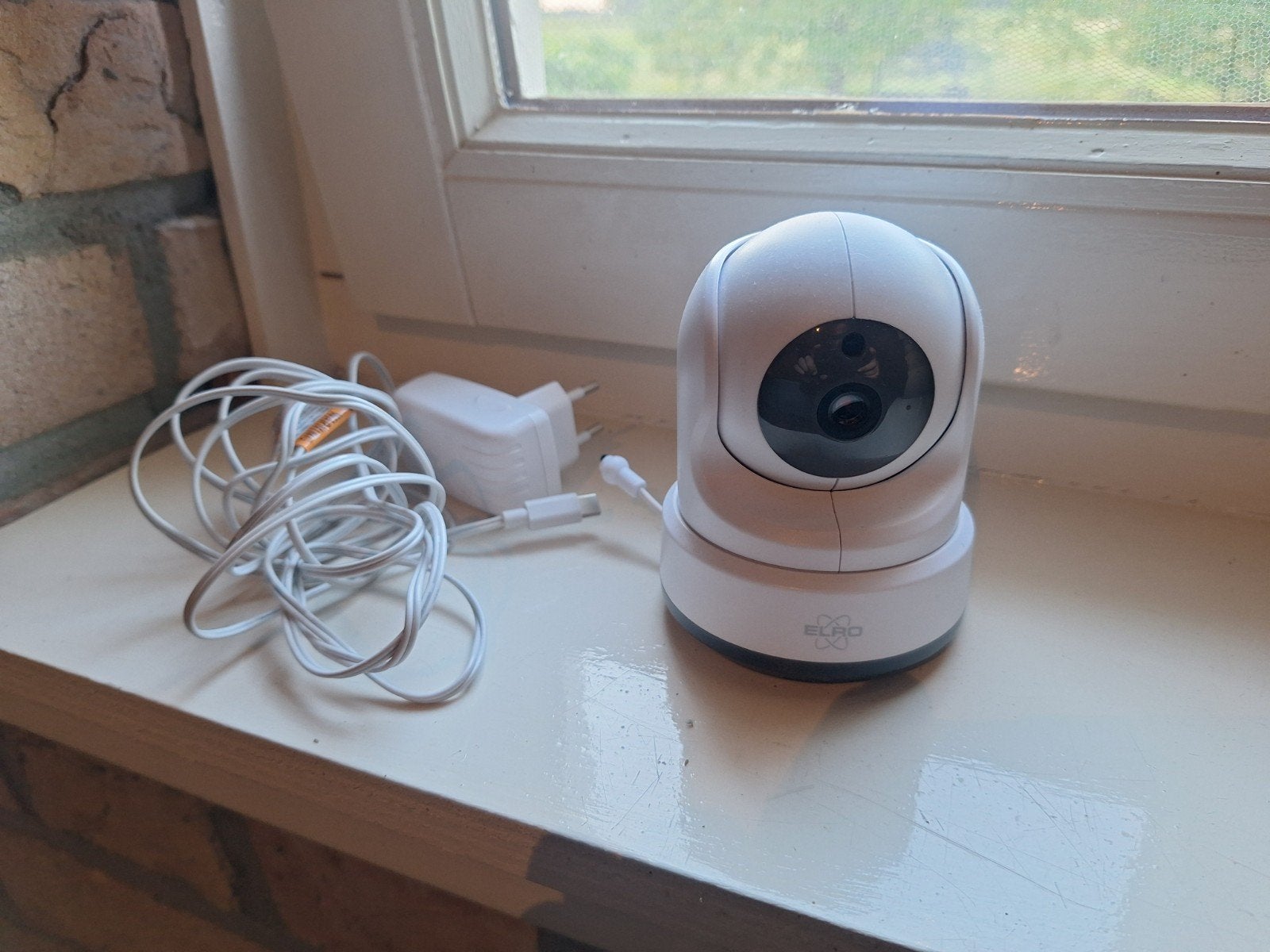 Elro camera met voedingskabel 220V, beeld en geluid, Ophalen, Zo goed als nieuw, Binnencamera