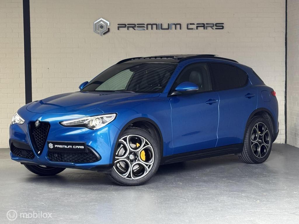 Alfa Romeo Stelvio 2.0 T AWD 280PK Pano Keyless 20" Camera, Auto's, Automaat, Zwart, 4 cilinders, Blauw