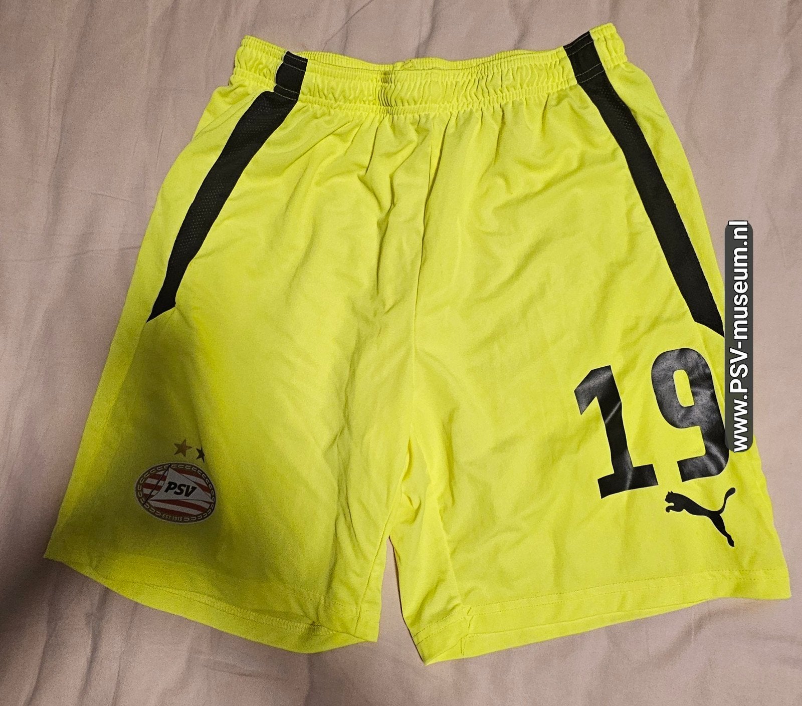 Origineel PSV Puma Short Maat M - Wedstrijd Feijenoord, Puma, Maat 48/50 (M), Geel, Ophalen of Verzenden