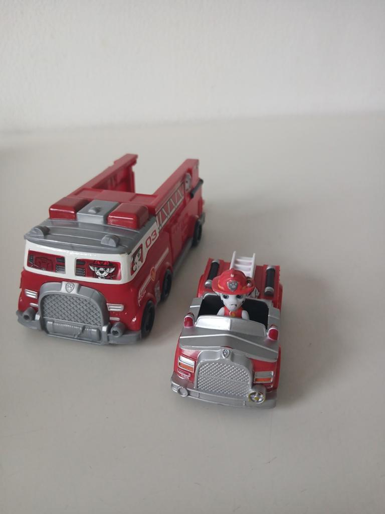 Paw patrol Marshall brandweer auto met kleine auto, Ophalen