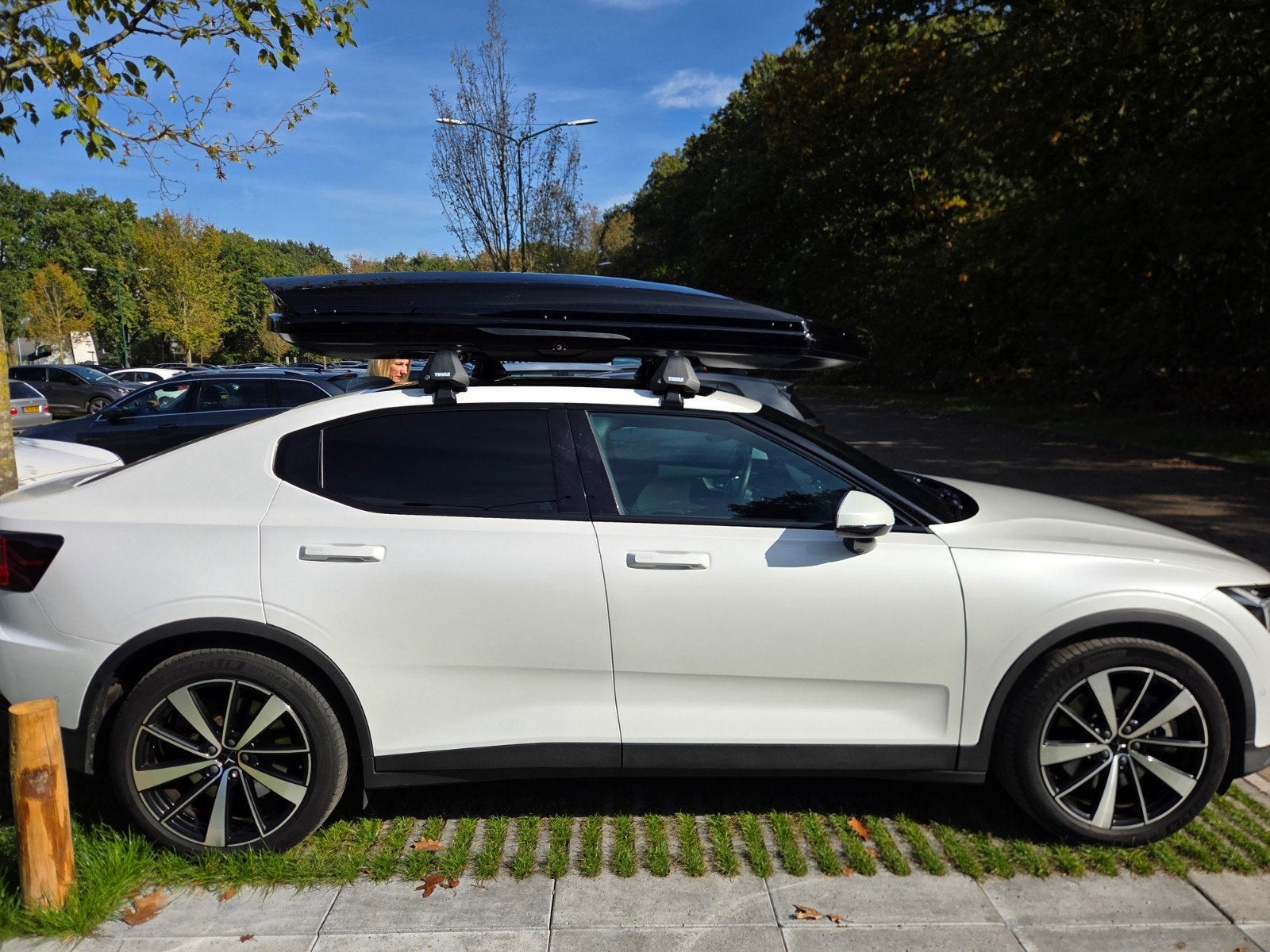 Thule dakkoffer te huur – 430 liter – Glossy Black, Ophalen, Zo goed als nieuw