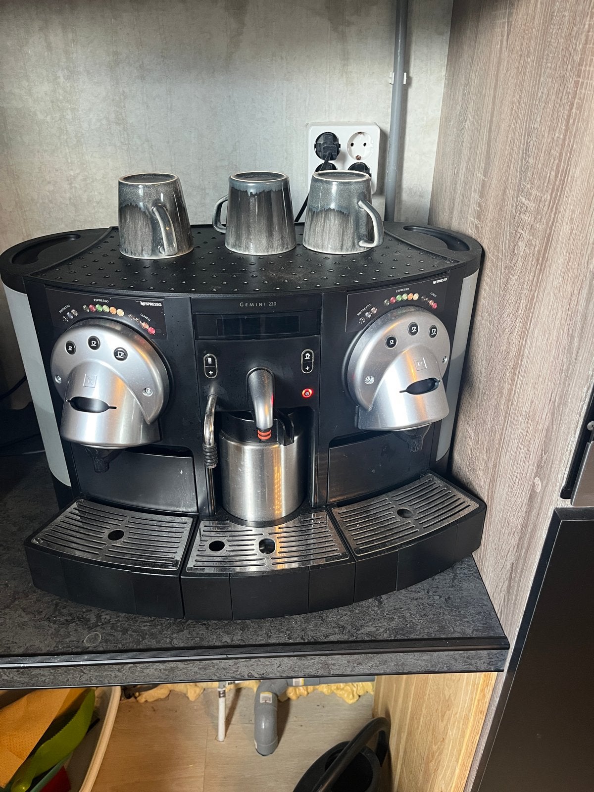 Nespresso Gemini 220 Professionele Koffiemachine, Ophalen, Gebruikt, 10 kopjes of meer, Koffiemachine