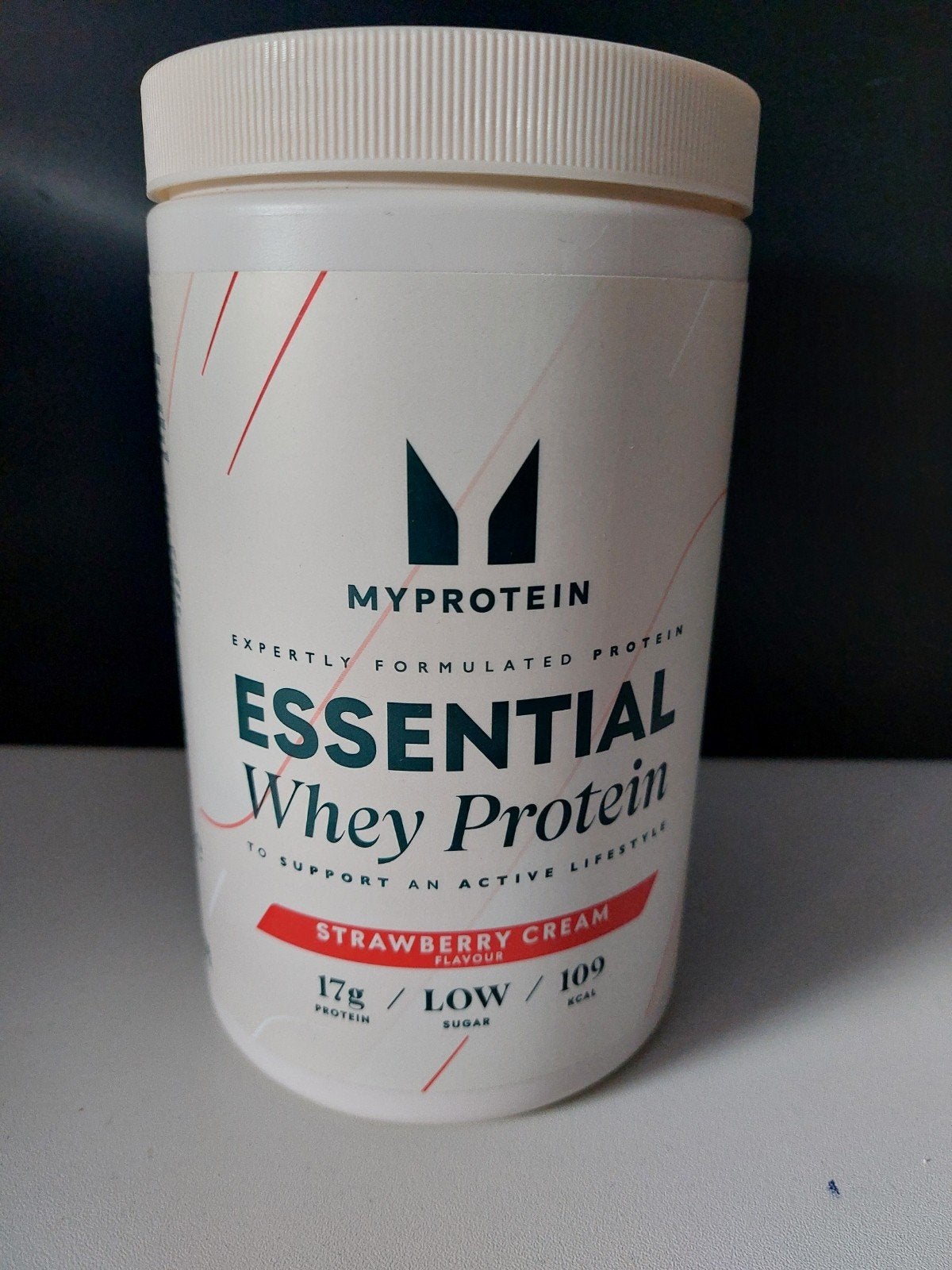 Myprotein Essential Whey Protein Aardbeiencrème 300g, Sport en Fitness, Ophalen of Verzenden, Nieuw, Poeder of Drank