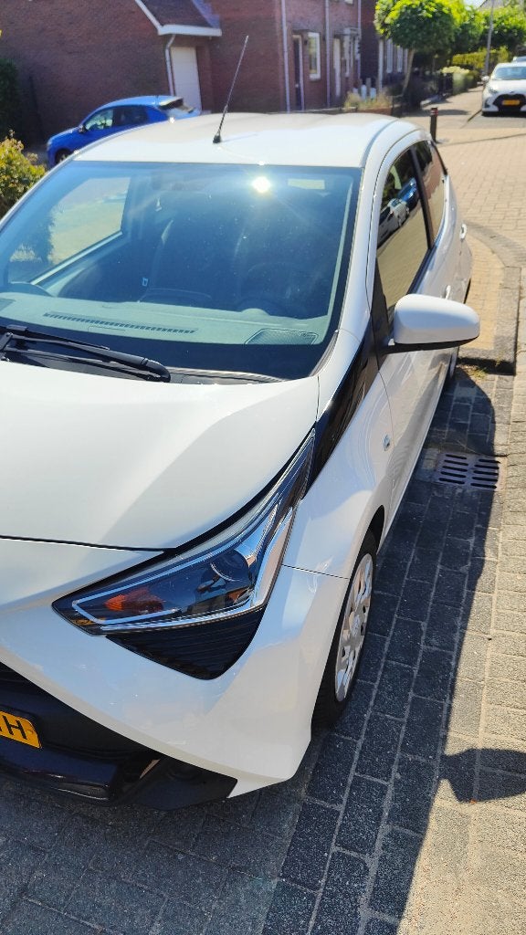 Toyota Aygo 1.0 X-Play Vvt-i 72pk 5D 2020 Wit, Voorwielaandrijving, Stof, Zwart, 4 stoelen