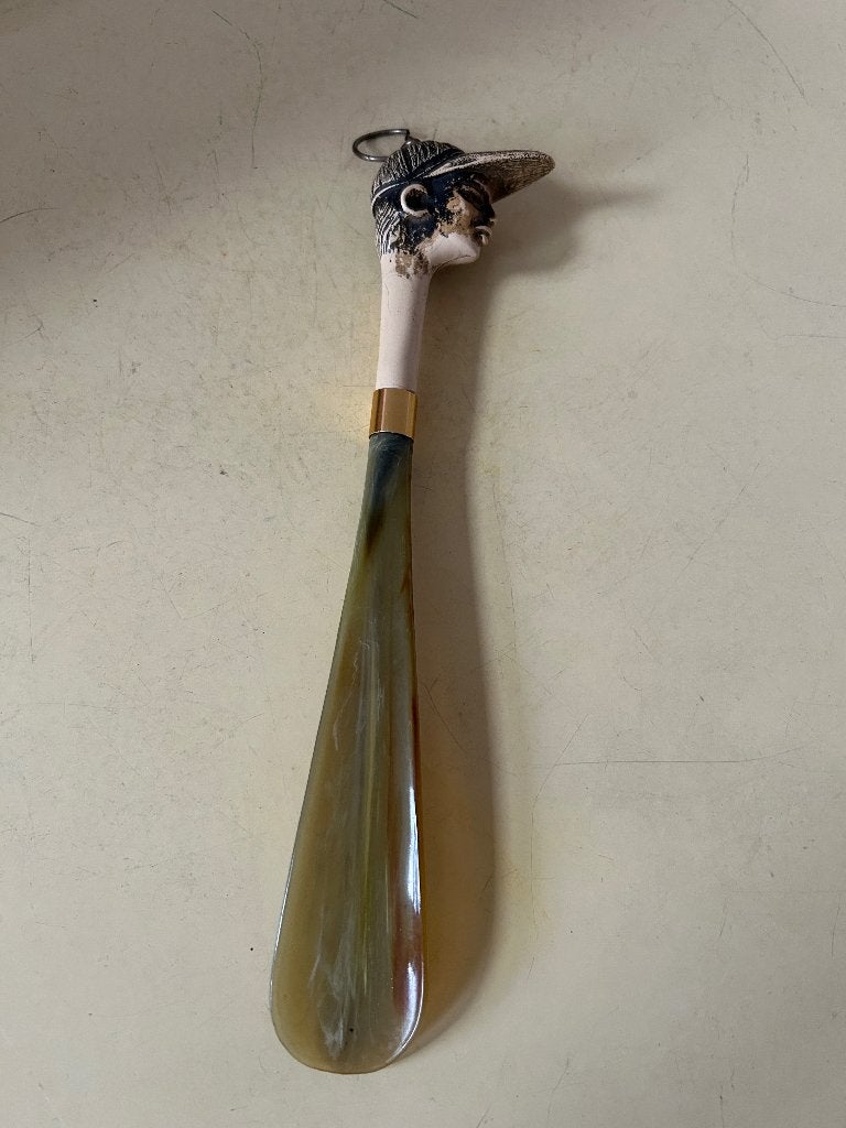 Vintage Schoenlepel met Uniek Gezicht en Pet - 26 cm, Antiek en Kunst, Ophalen of Verzenden