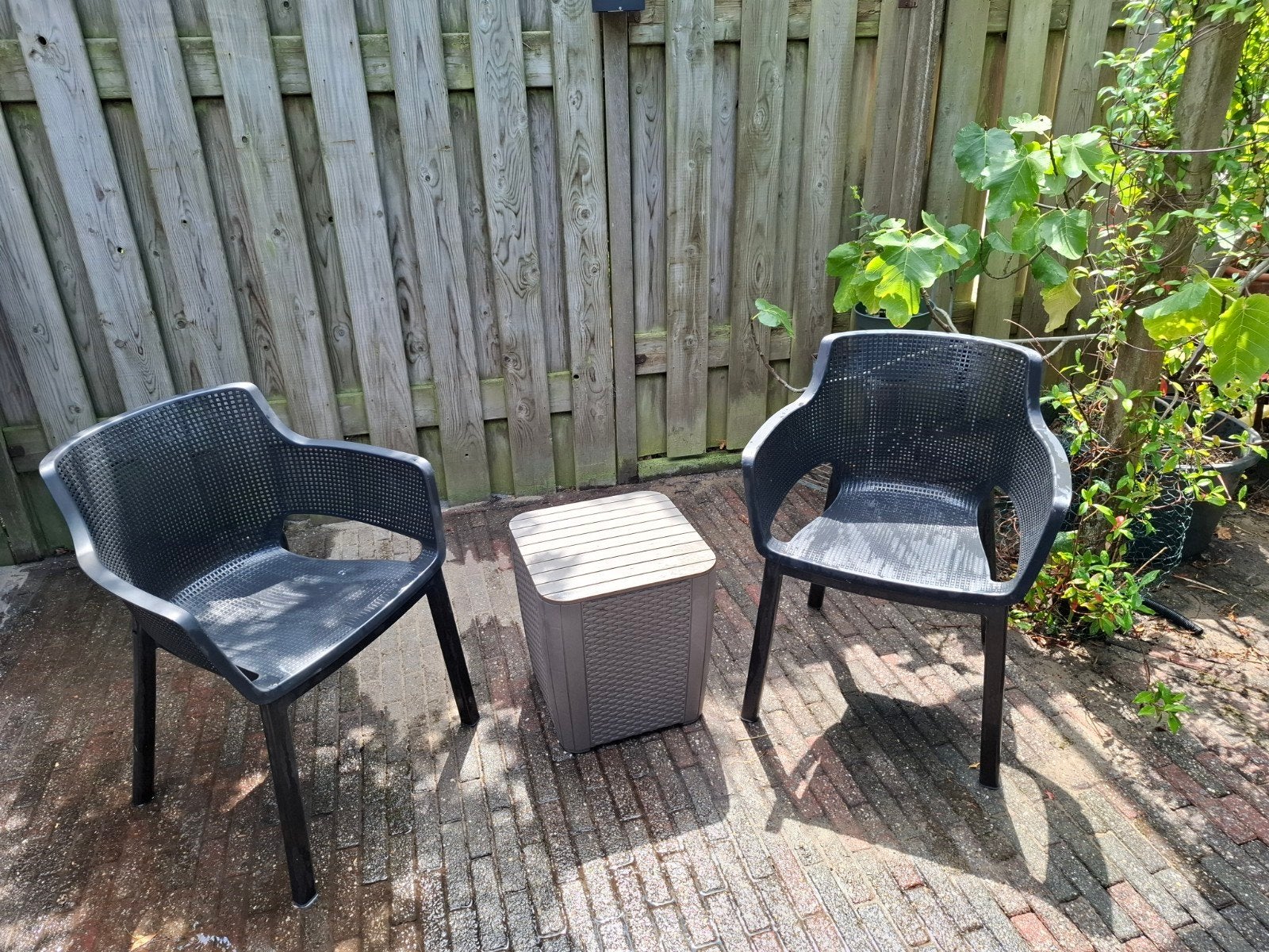 Tuinset: 2 Umbria antraciet tuinstoelen en bijzettafel, Ophalen, Gebruikt, Kunststof