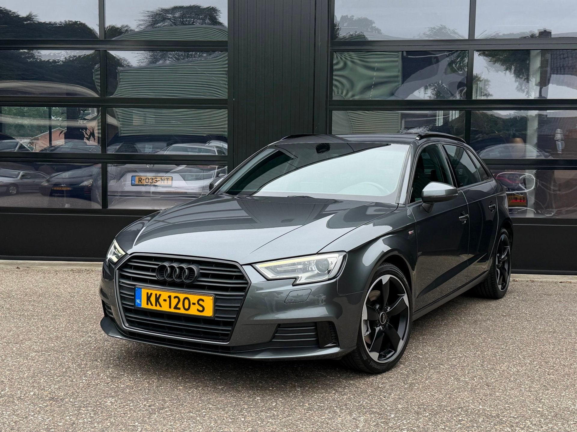 Audi A3 Sportback 2.0 TFSI Sport S-Line Edition LED Carplay, Voorwielaandrijving, Gebruikt, 1984 cc, Leder en Stof