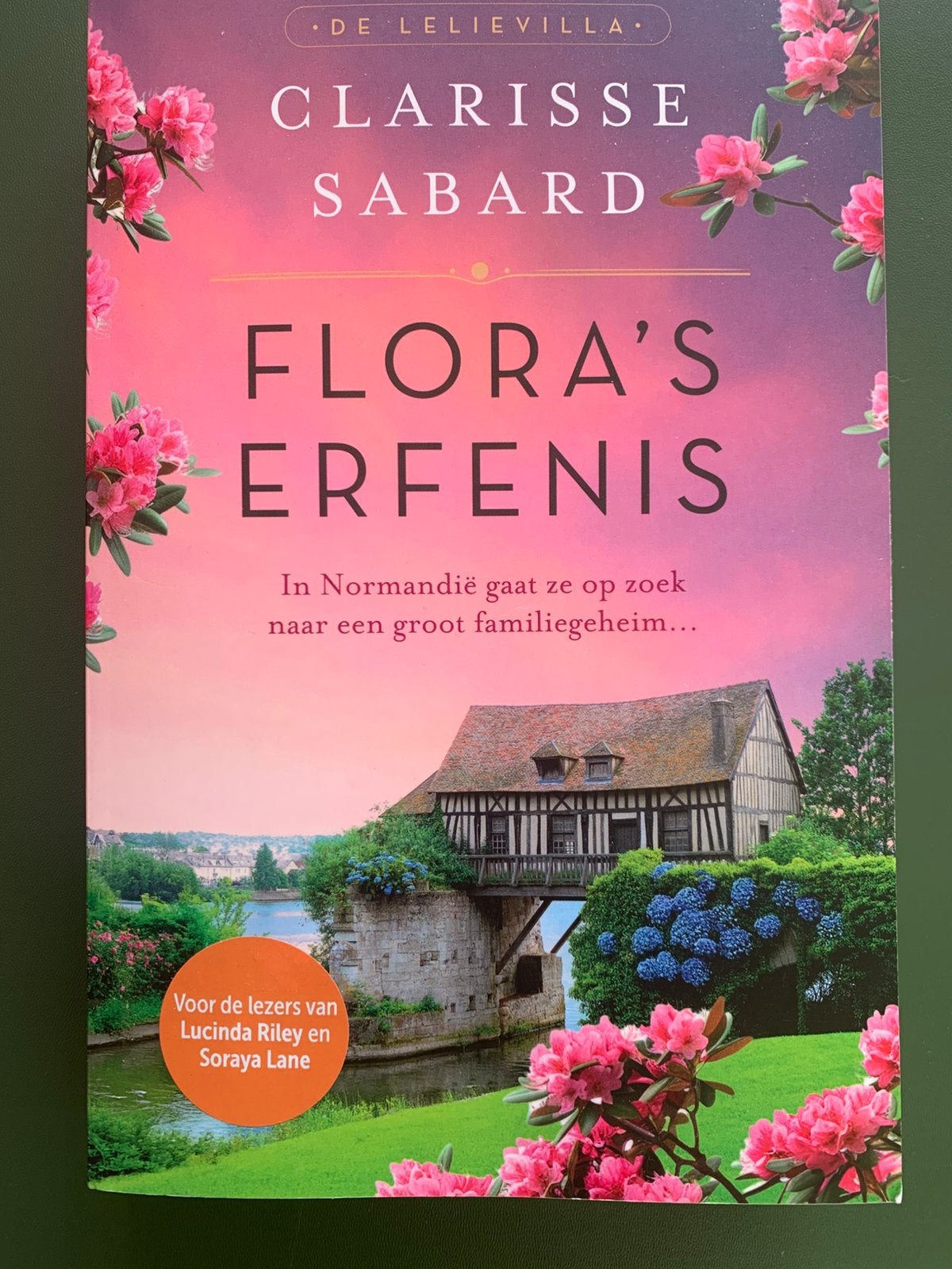 Clarissa Sabard – Flora’s erfenis, Ophalen of Verzenden, Zo goed als nieuw, Europa overig
