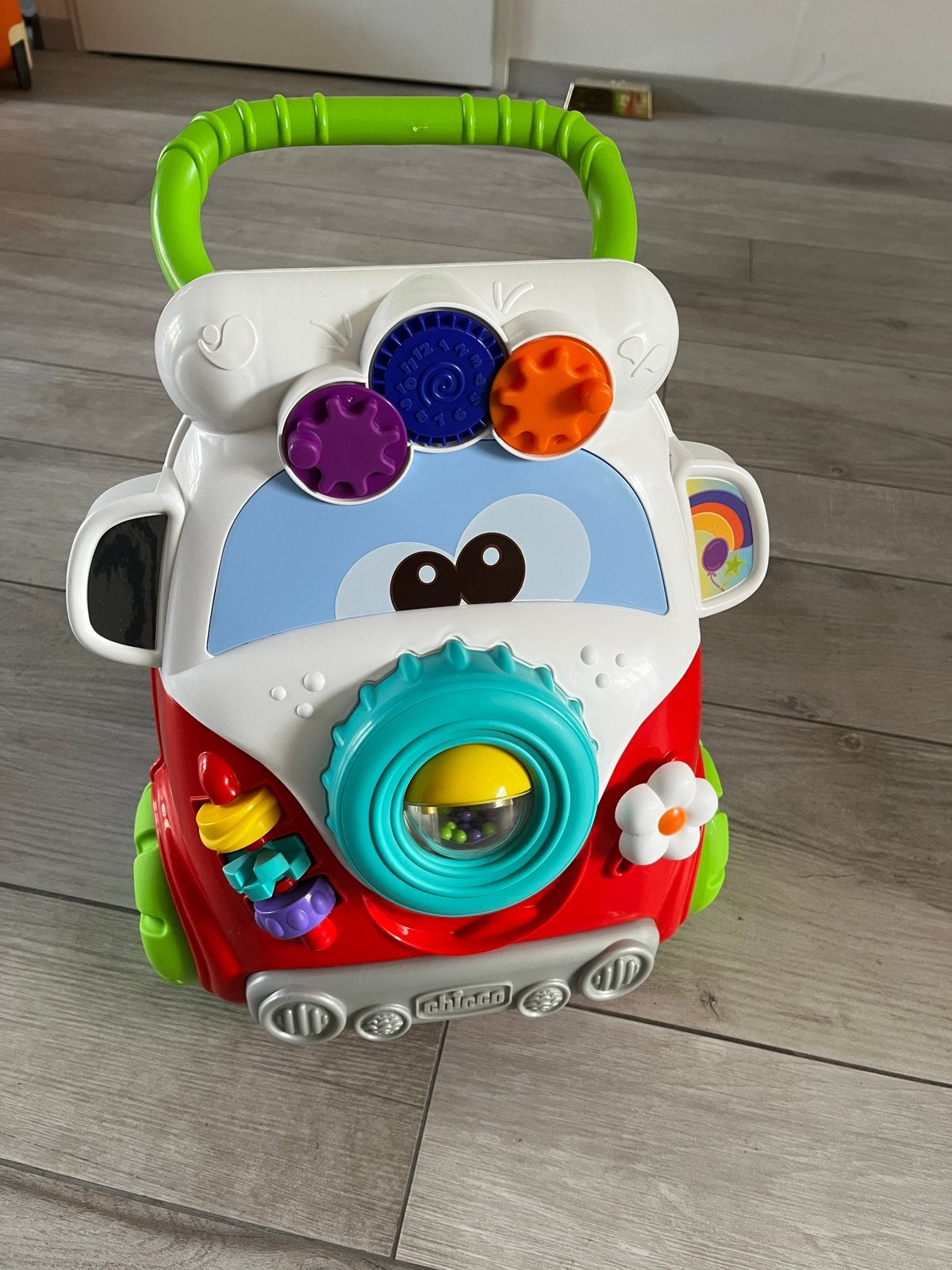 Leuke Chicco hippie bus loopwagen looptrainer, Ophalen, Zo goed als nieuw, Overige typen, Met wieltjes