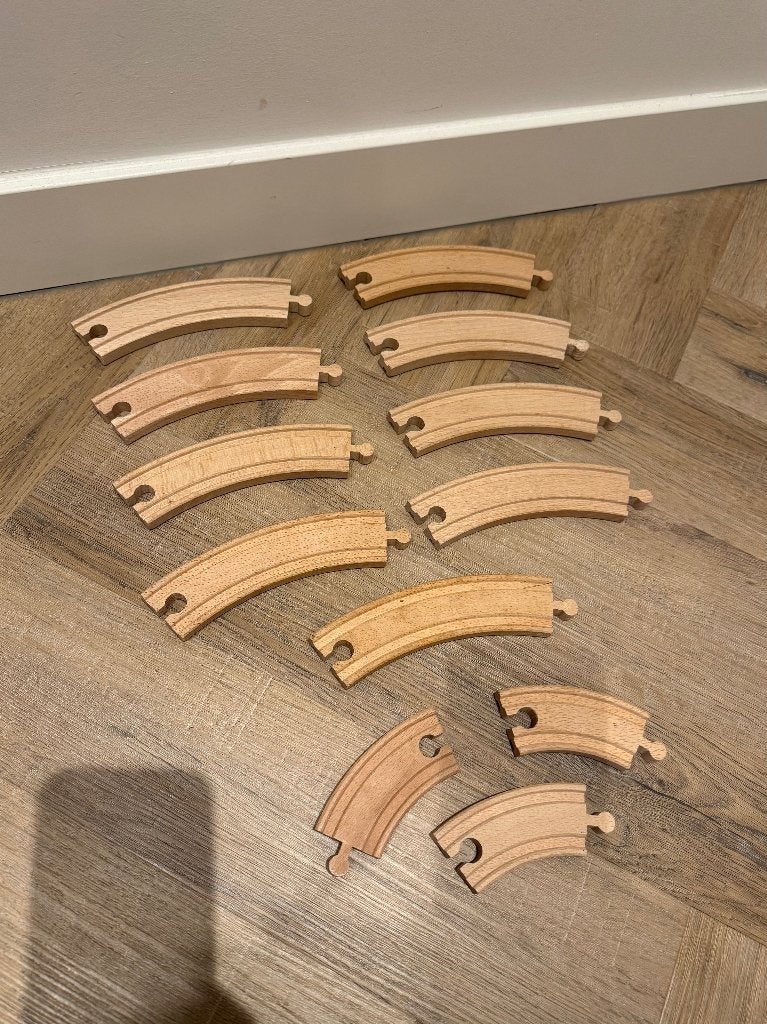 ZGAN 12x Brio houten trein spoor rails set 33333 bocht 33342, Ophalen of Verzenden, Zo goed als nieuw
