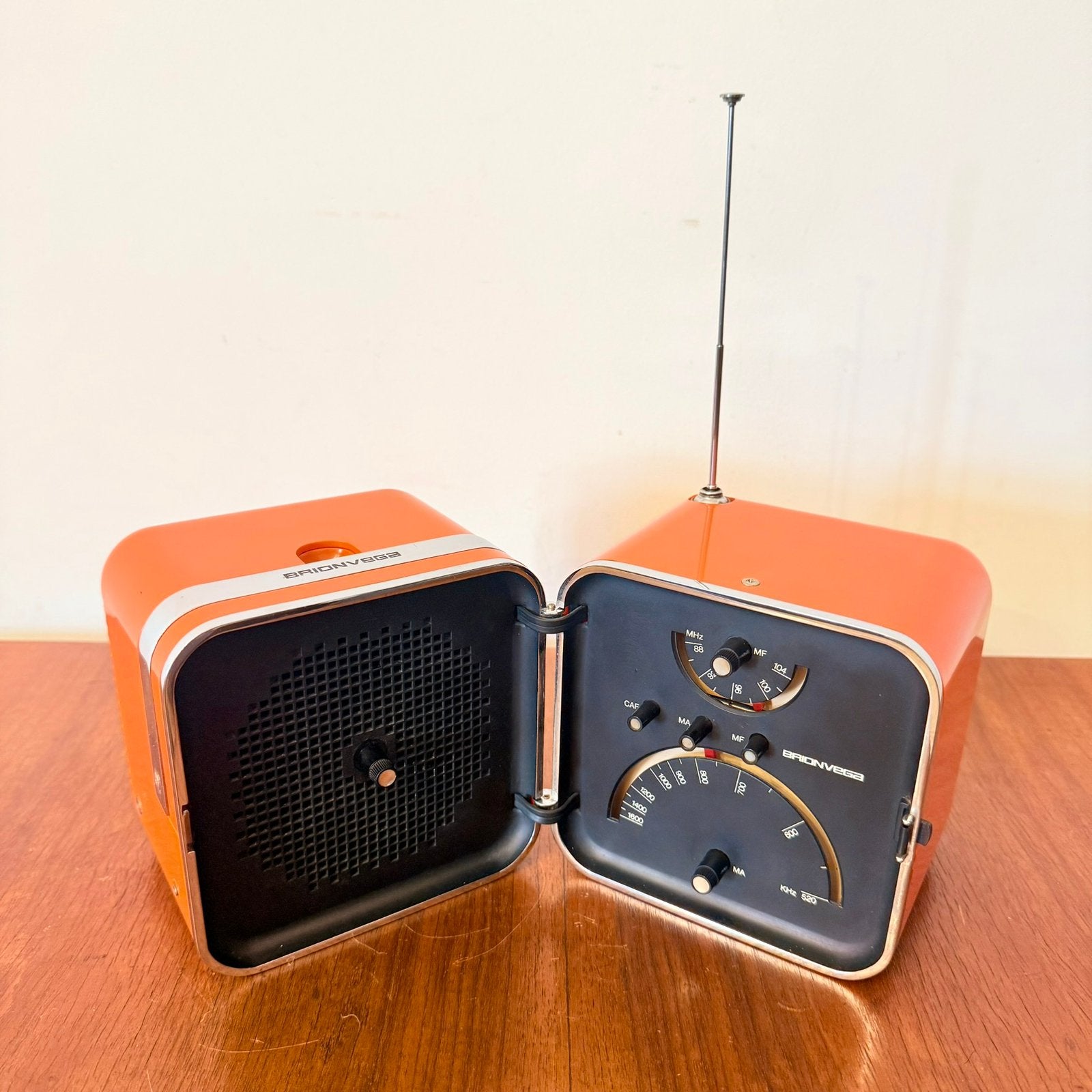 VINTAGE RADIO BRIONVEGA TS502 CUBO 1e SERIE 1964 ORANGE POP, Verzenden