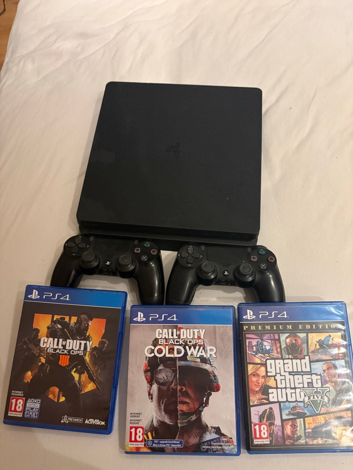 PlayStation 4 Slim met 2 controllers en 3 games, Spelcomputers en Games, Met 2 controllers, Ophalen of Verzenden, Slim, 500 GB