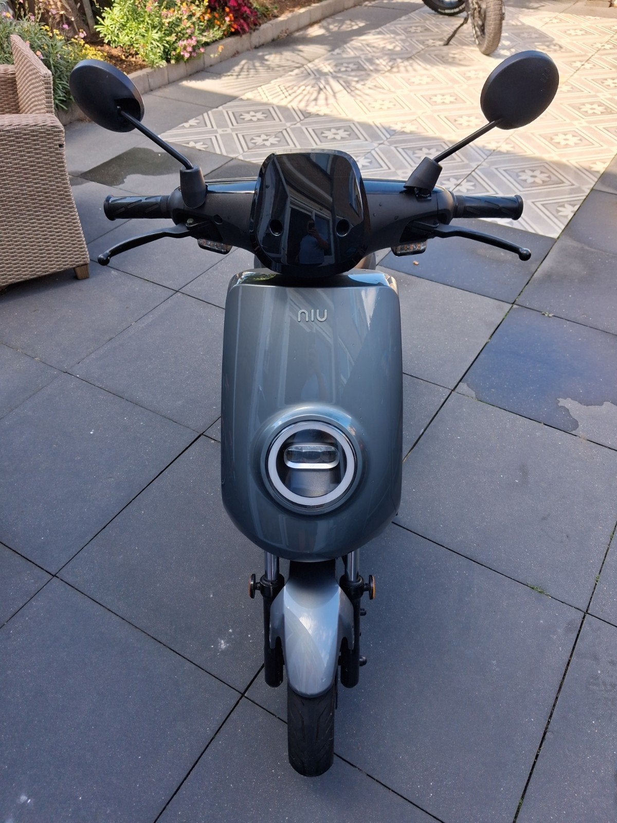 niu, Fietsen en Brommers, Scooters | Overige merken, Ophalen, Maximaal 45 km/u, Elektrisch, Zo goed als nieuw