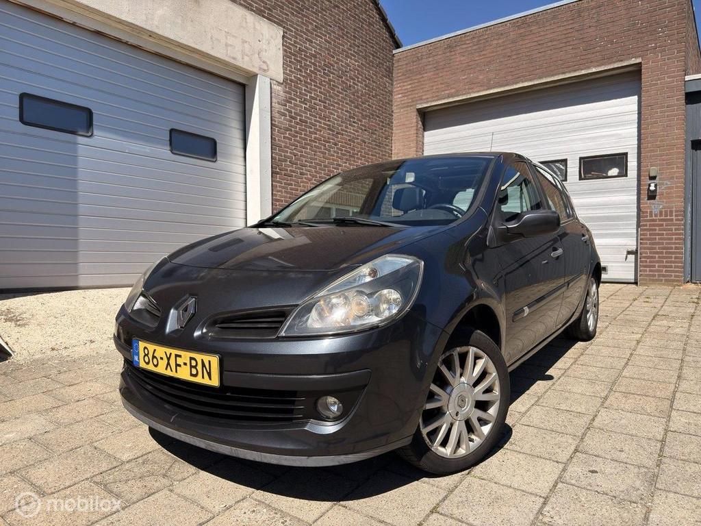 Renault Clio 1.4-16V Dynamique, Auto's, Voorwielaandrijving, Gebruikt, 4 cilinders, Handgeschakeld