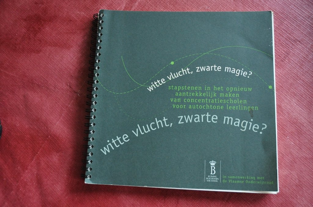Witte vlucht, Zwarte magie. Concentratiescholen., Boeken, Zo goed als nieuw, HBO, Ophalen of Verzenden, Alpha