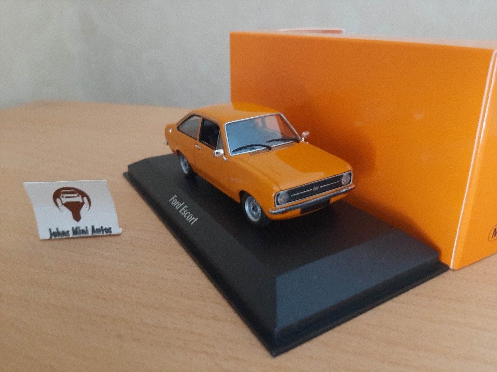 Ford Escort Mk.II uit 1975 in Oranje van Maxichamps 1:43, Overige merken, Auto, Nieuw, Ophalen of Verzenden