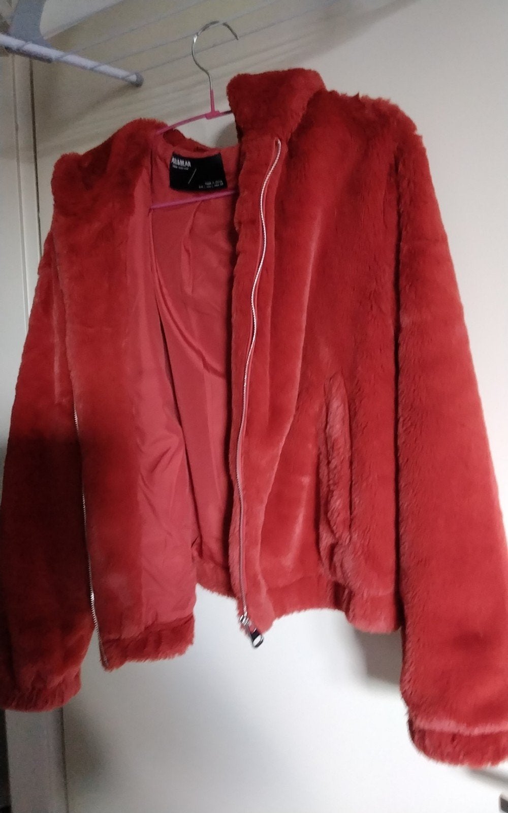 Fluffy orange Jas met capuchon van Pull & Bear maat L, Ophalen of Verzenden, Zo goed als nieuw, Maat 42/44 (L), Oranje