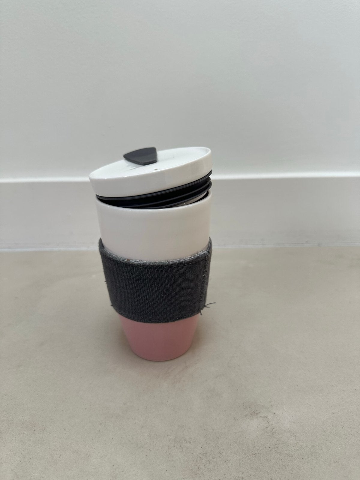 To go koffie of thee beker. Like. By villeroy & boch, Overige typen, Ophalen of Verzenden, Zo goed als nieuw, Wit