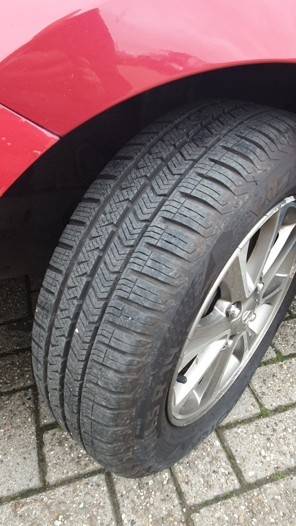 Foto 14 van Hyundai i10 1.0 5 DRS AUT 2014 Rood