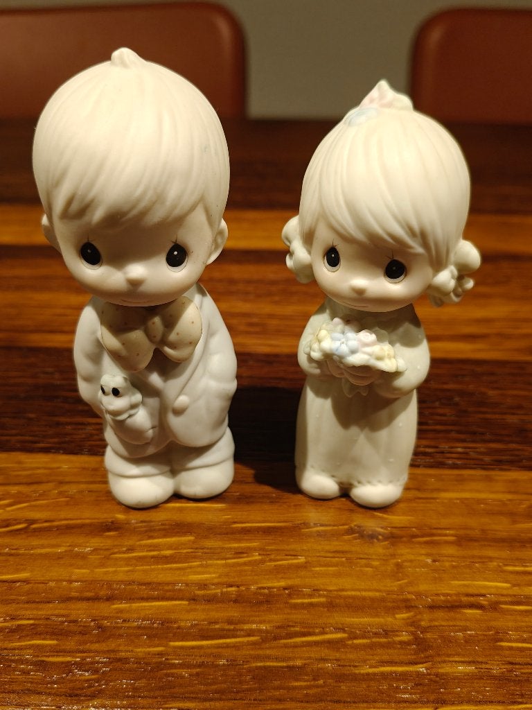 Precious moments meisje jonge bruidspaar, Verzamelen, Beelden en Beeldjes, Ophalen of Verzenden, Zo goed als nieuw, Mens