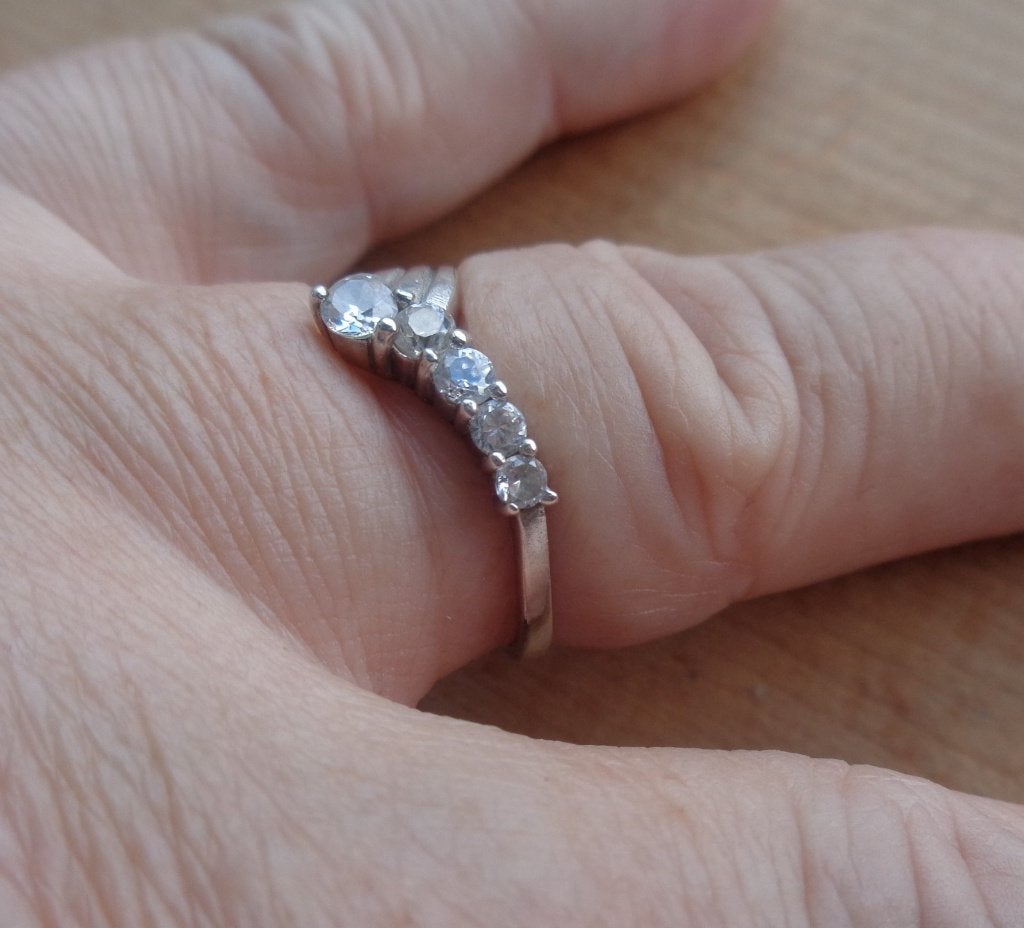 zilveren design ring met steentjes [981], Verzenden, Zo goed als nieuw, 17 tot 18, Dame