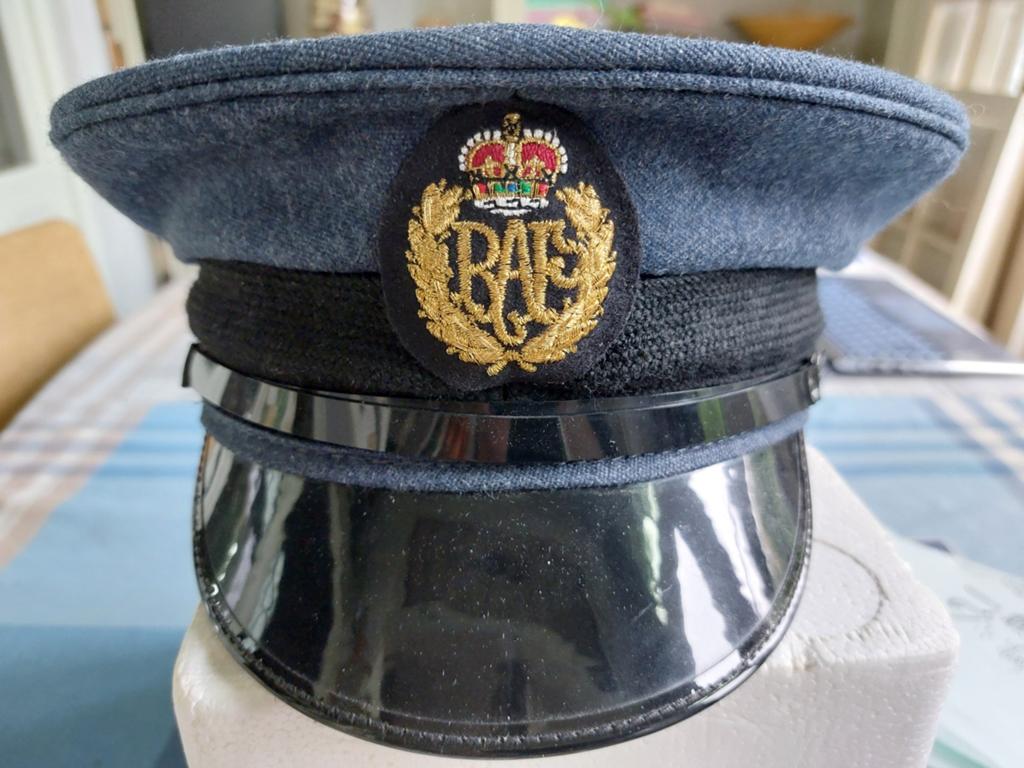 RAF royal airforce pet met embleem, Verzamelen, Ophalen, Luchtmacht, Engeland, Embleem of Badge