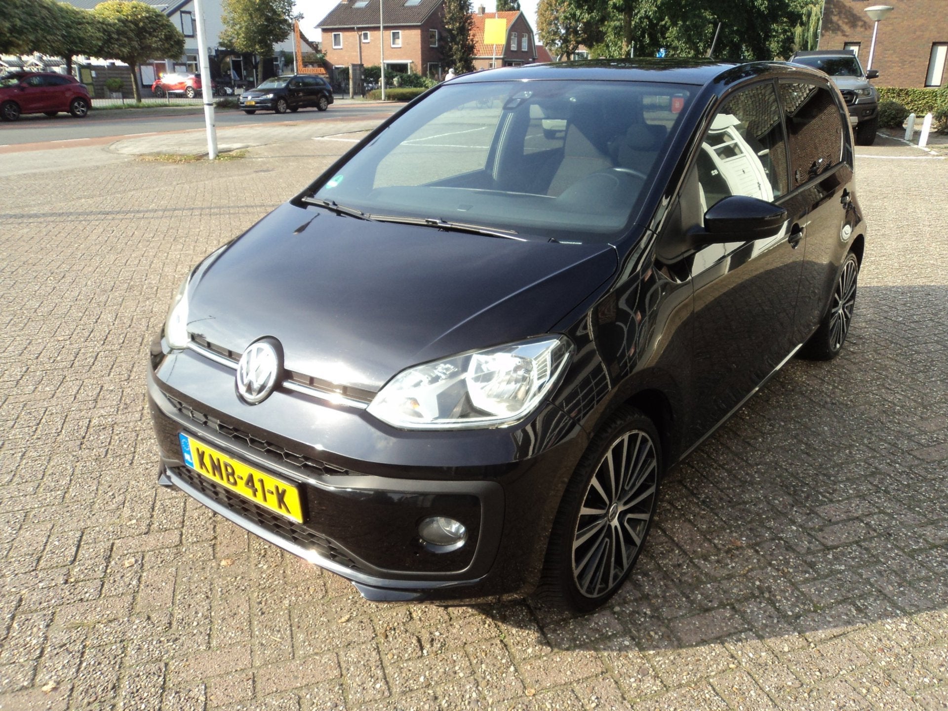 Volkswagen UP! 1.0 BMT high up! Cruise PDC Stoelverwarming, Voorwielaandrijving, Stof, 4 stoelen, Zwart
