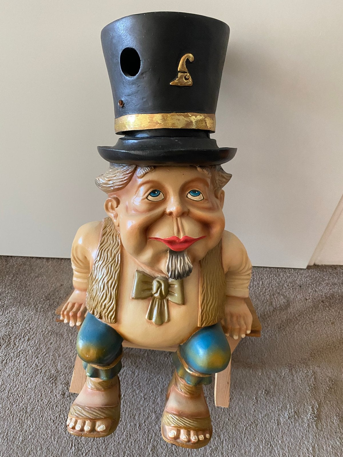 Grote laaf  met hoge hoed op bankje efteling, Ophalen of Verzenden, Gebruikt