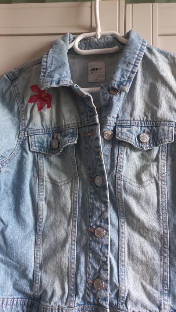 Only spijkerjasje met bloemen borduursel maat 34, Only, Blauw, Ophalen of Verzenden, Maat 34 (XS) of kleiner