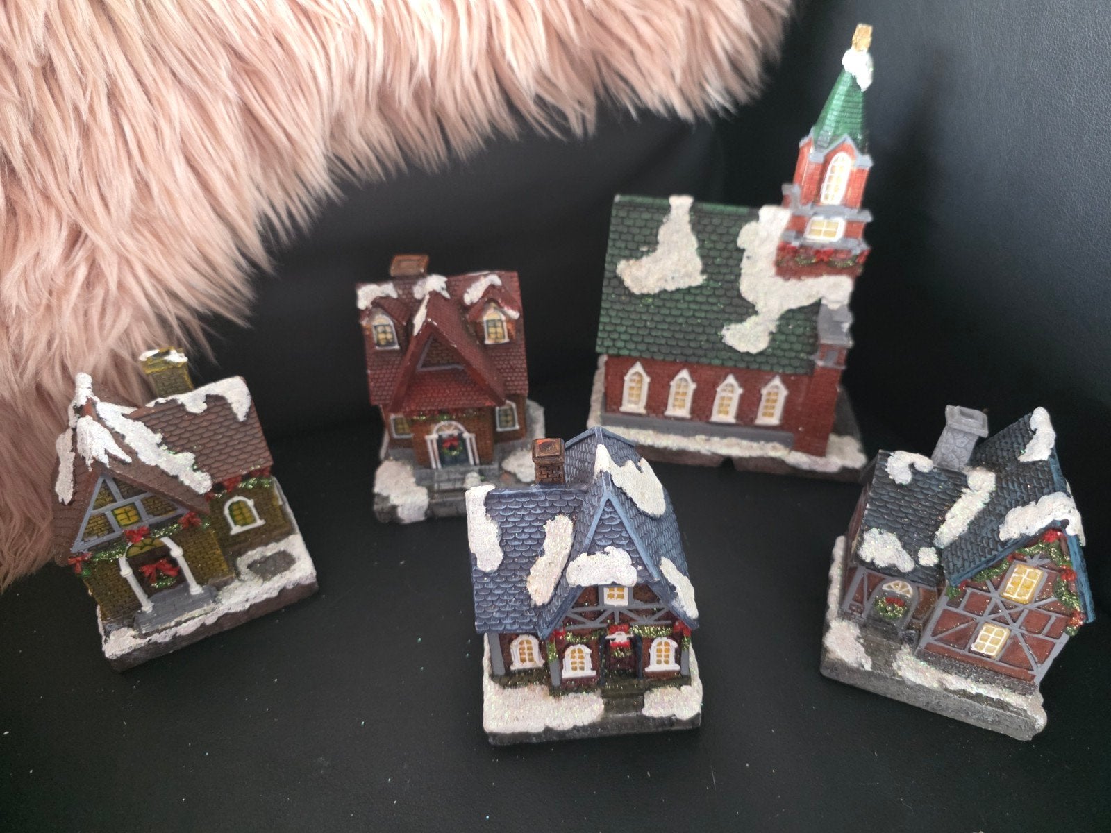 leuk kerstdorpje met kerkje,5 stuks, Diversen, Kerst, Ophalen of Verzenden, Zo goed als nieuw