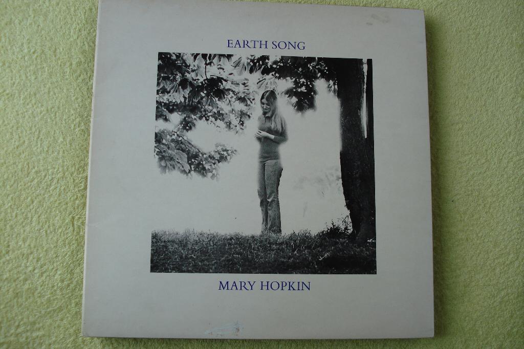 LP.  Mary Hopkin ,  Earth Song - Ocean Song ., Inclusief binnenhoes, Ophalen of Verzenden, Zo goed als nieuw, 12 inch