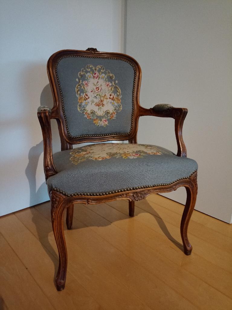 Louis XVI-stijl armstoel in een uitstekende staat, Antiek en Kunst, Antiek | Meubels | Stoelen en Banken, Ophalen