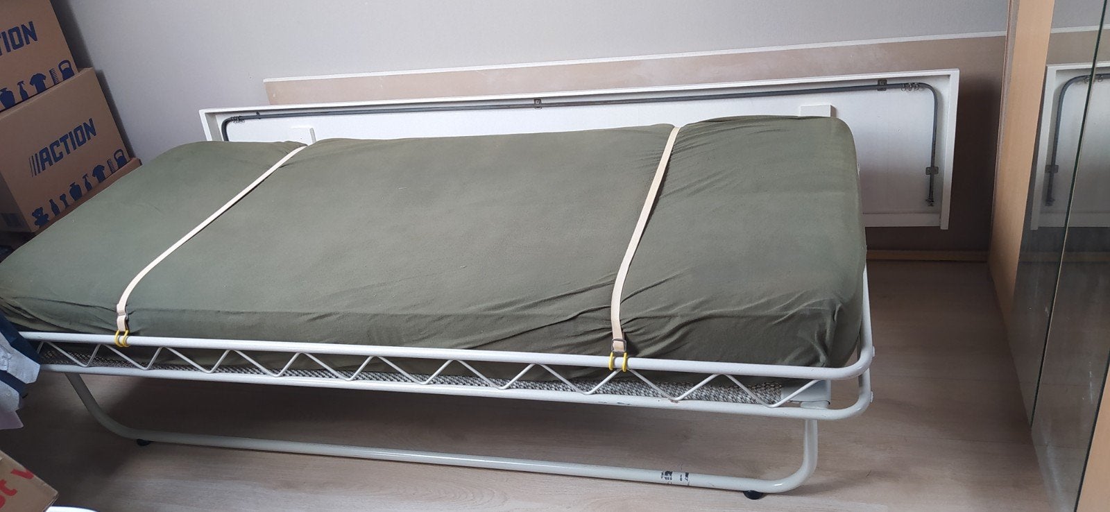 Opklapbaar logeerbed / Murphybed met matras - metaal, Huis en Inrichting, Slaapkamer | Bedden, Ophalen, Gebruikt, Eenpersoons