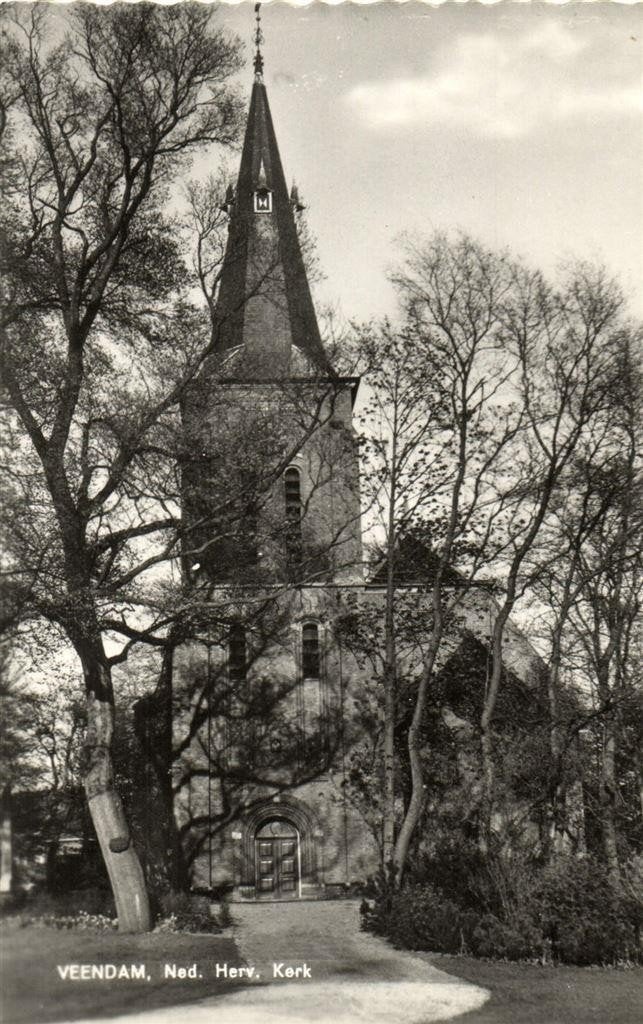 Veendam, Ned. Herv. Kerk - 1962 gelopen, Verzamelen, Ansichtkaarten | Nederland, Gelopen, Groningen, 1960 tot 1980, Ophalen of Verzenden