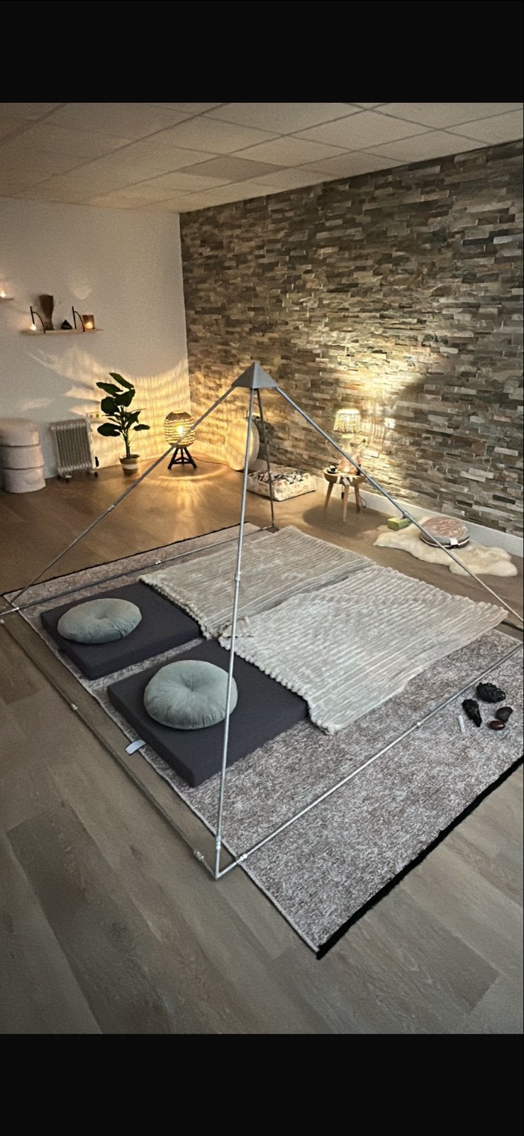 Meditatie Pyramide, Diensten en Vakmensen, Overige