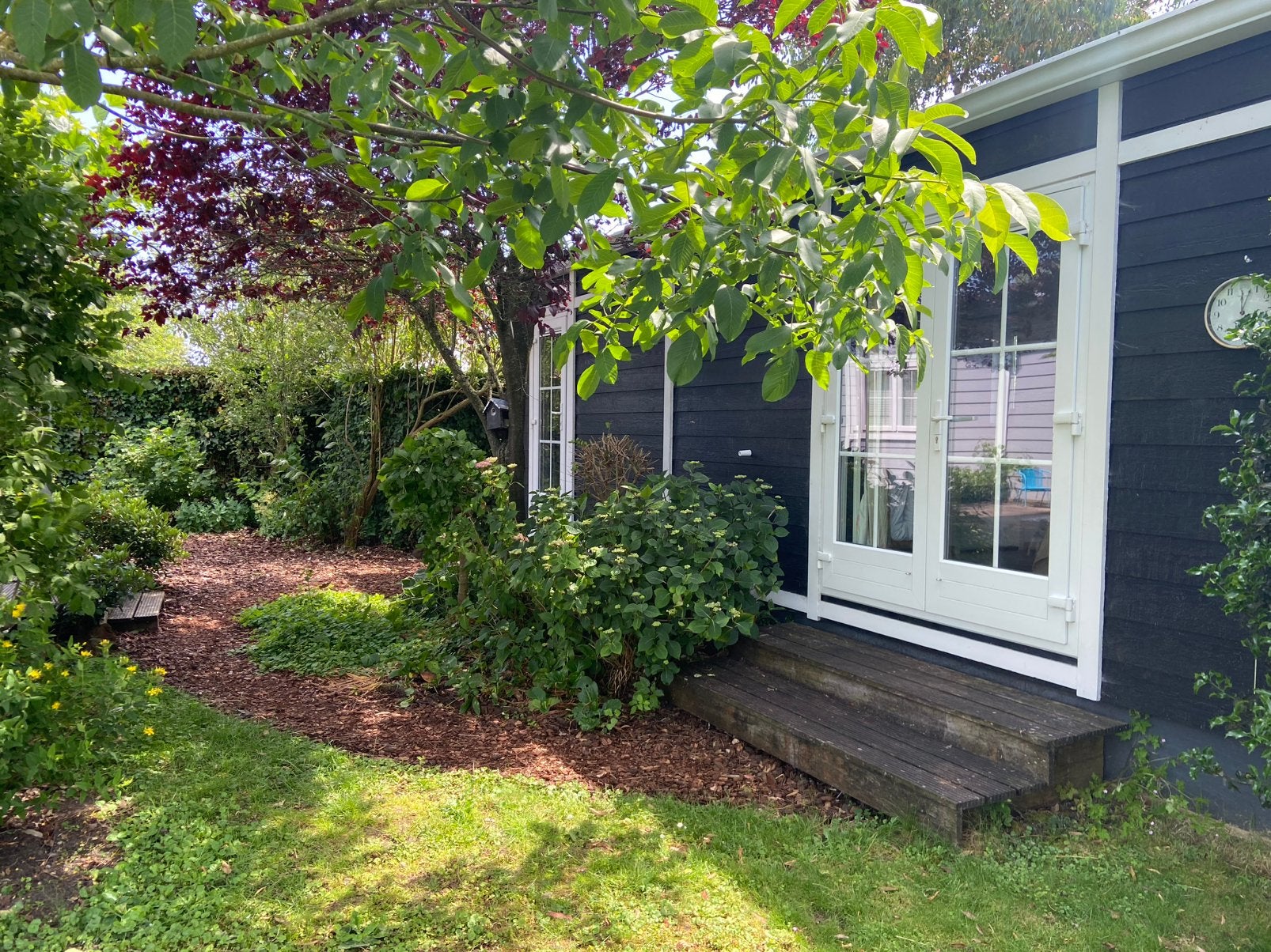 Guesthouse (kamer/badkamer) te huur in Loosdrecht, Vrijstaande woning, Via bemiddelaar, 2 kamers, Amsterdam
