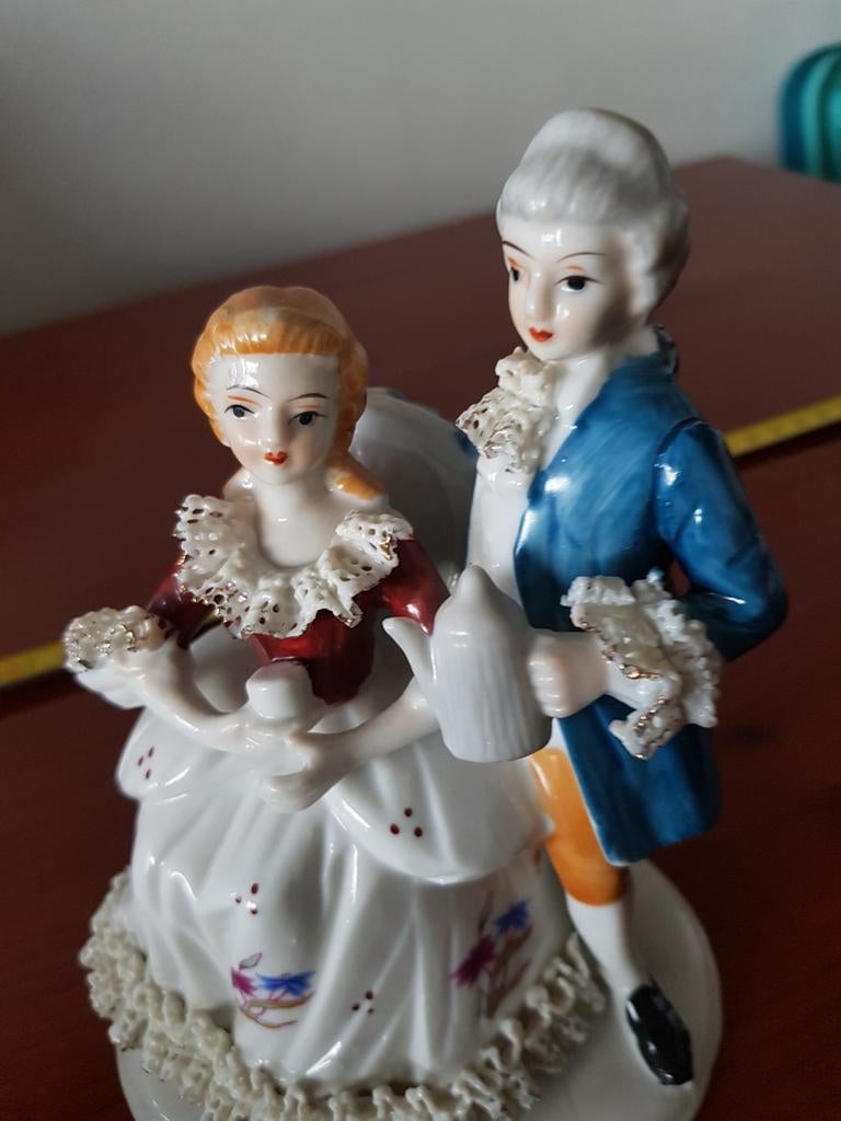 Beeldje heer en dame 16 cm

Zie meer beeldjes in mijn andere, Ophalen of Verzenden, Zo goed als nieuw