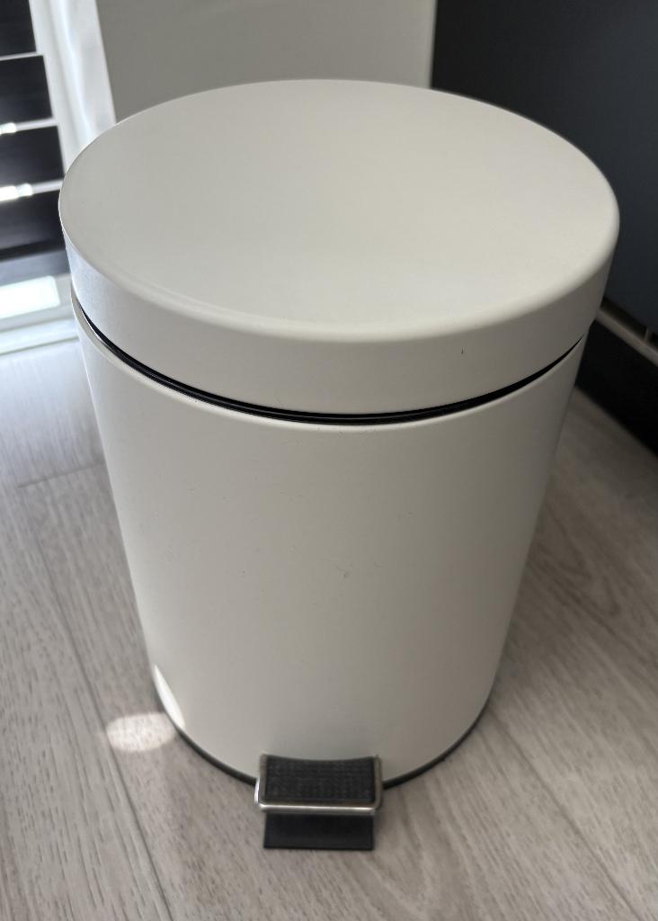 IKEA Strapats pedaalemmer wit badkamer toilet, Kunststof, Met pedaal, Ophalen of Verzenden, Zo goed als nieuw