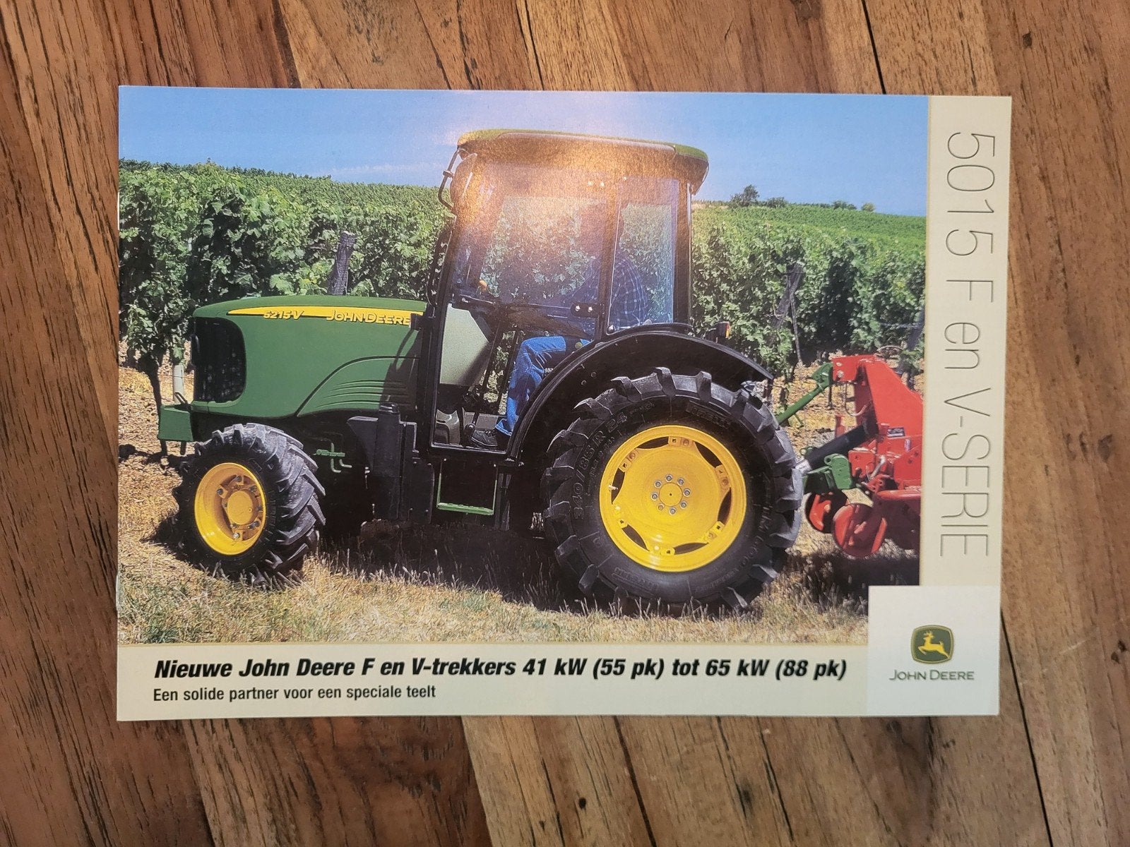 tractor folder John Deere 5015 F en V serie, Boeken, Catalogussen en Folders, Ophalen of Verzenden, Zo goed als nieuw