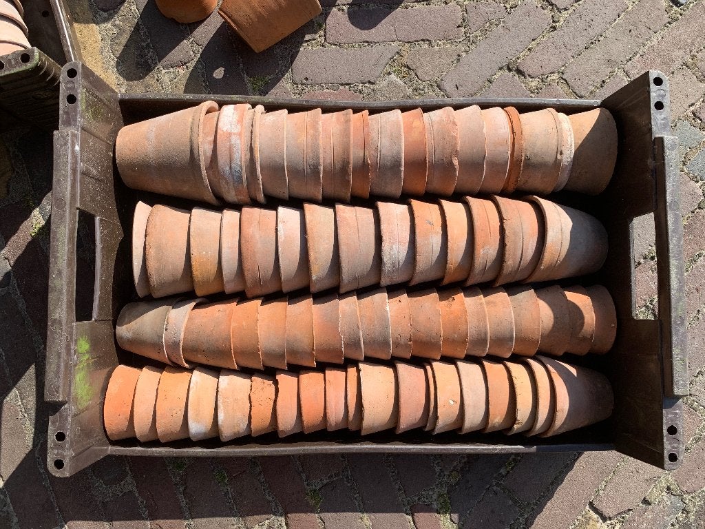 Foto 9 van Antieke handgemaakte aardewerken kweekpotjes