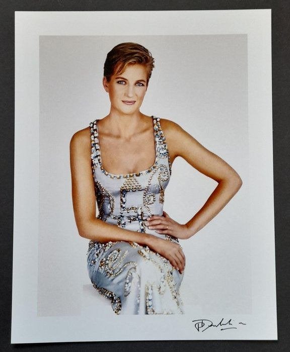 Patrick Demarchelier - Prinses Diana in Versace - Harper's, Verzenden, Foto, Fotografie, Gesigneerd