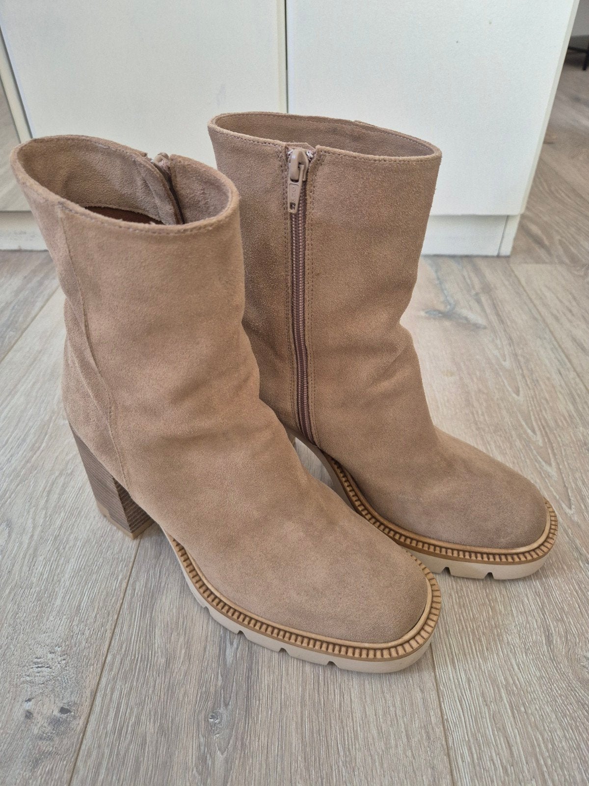 Korte laarsjes beige mt.40, Verzenden, Beige, Lage of Enkellaarzen, Zo goed als nieuw