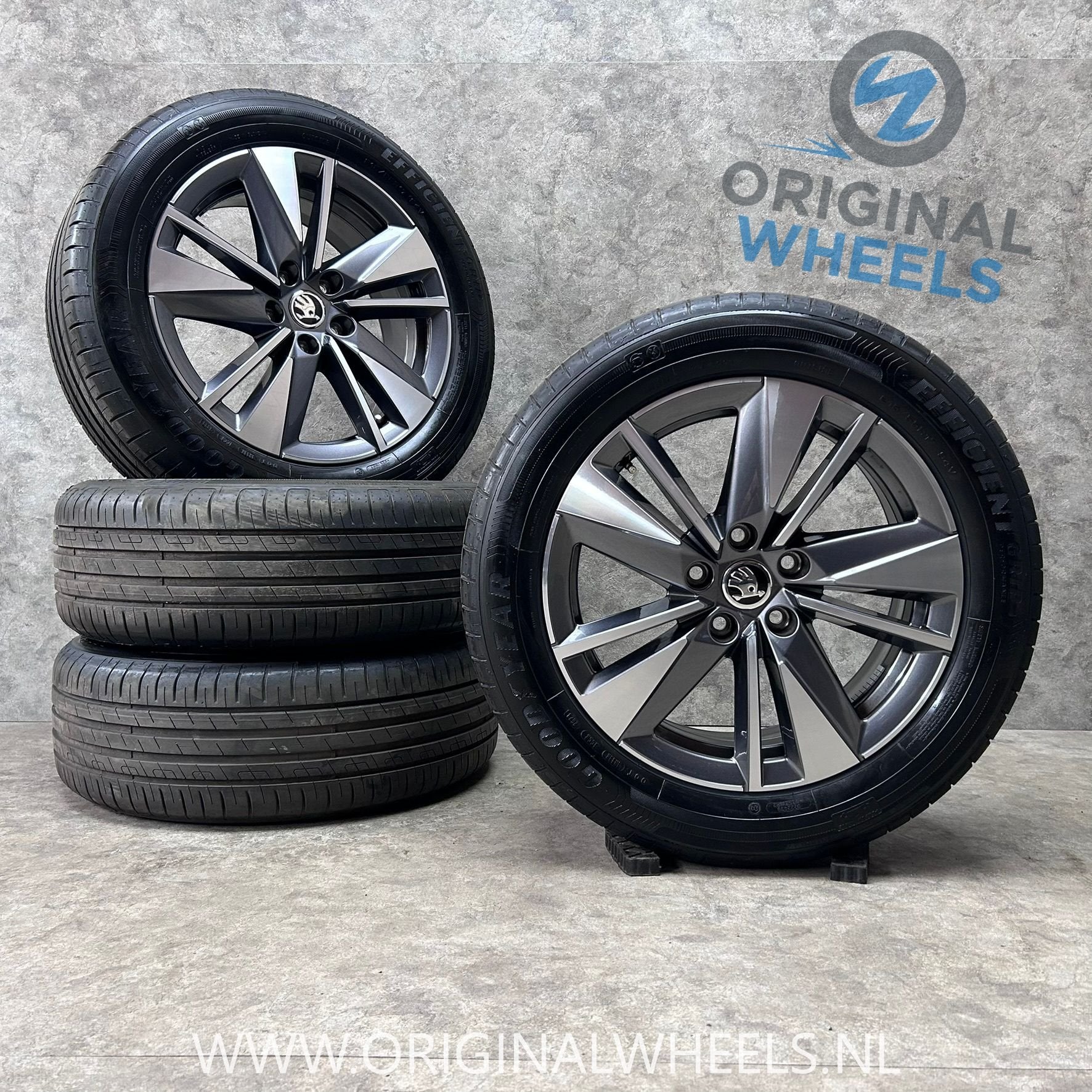 DEMO 17 inch originele velgen + zomerbanden Skoda Karoq, -, -, Banden en Velgen, 17 inch