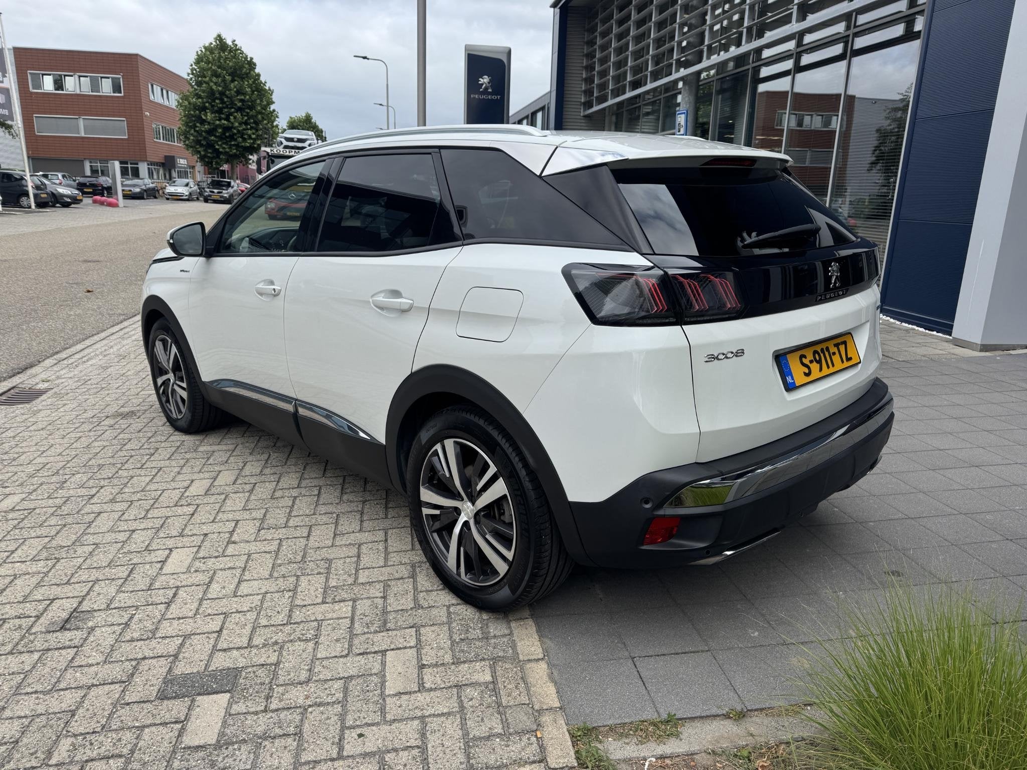 Peugeot 3008 1.6 HYbrid4 300 Blue Lease Allure, Automaat, 12 maanden, Euro 6, 4 cilinders