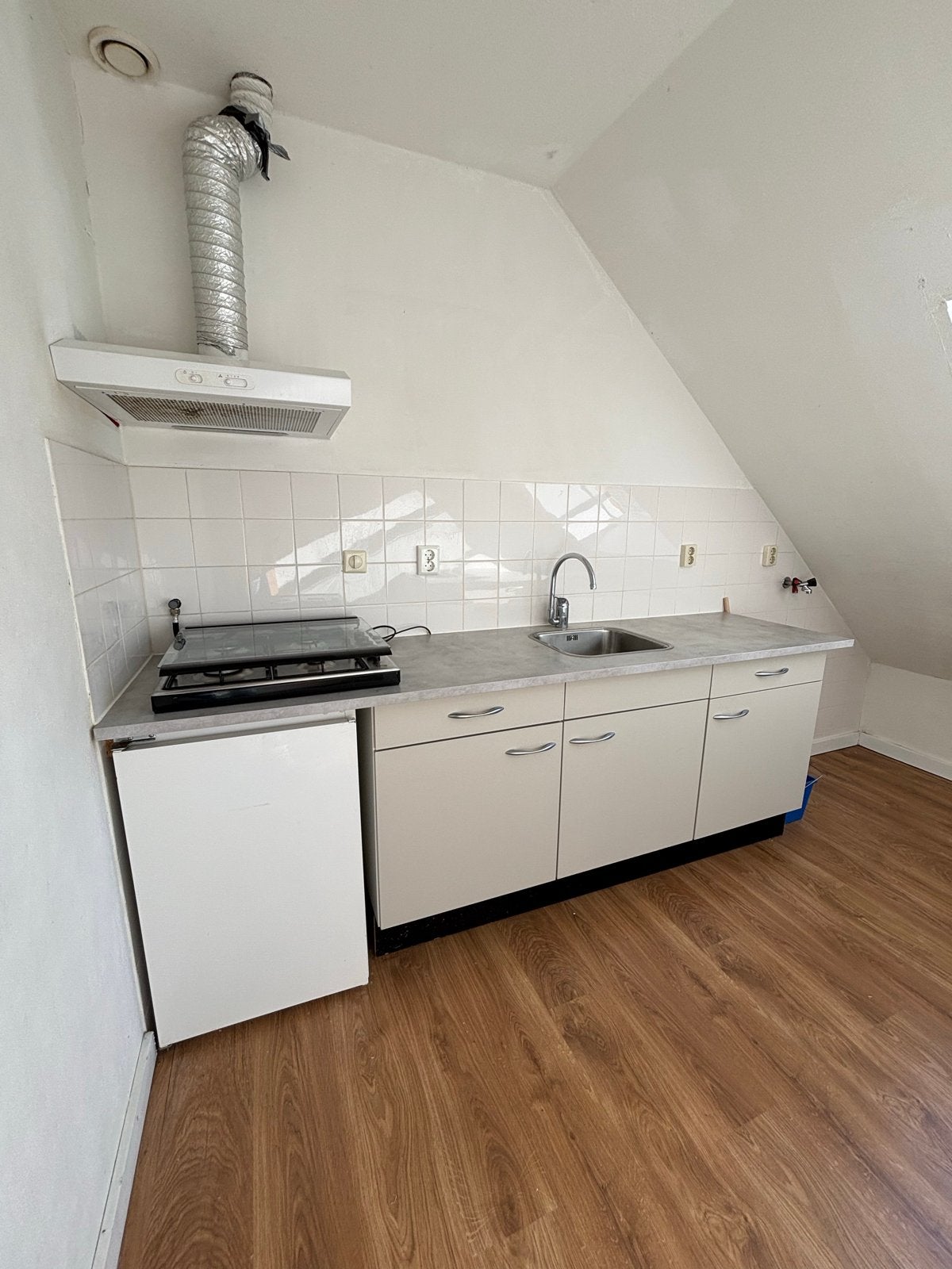 Gratis af te halen: Gebruikte keuken, Huis en Inrichting, Ophalen, Gebruikt, Wit, Enkelwandige keuken