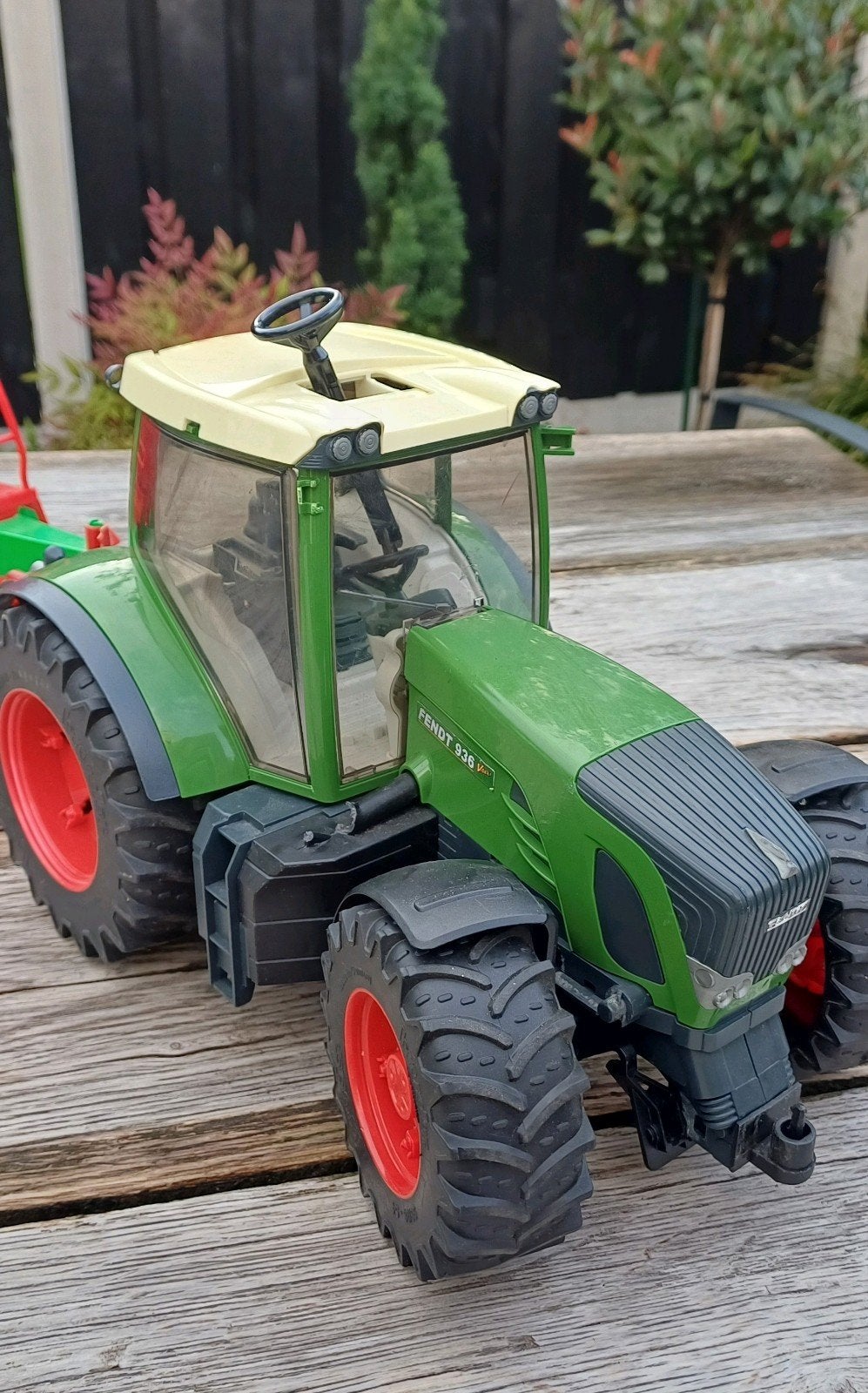 Tractor FENDT met voederverdeel machine van BRUDER, Ophalen, Zo goed als nieuw
