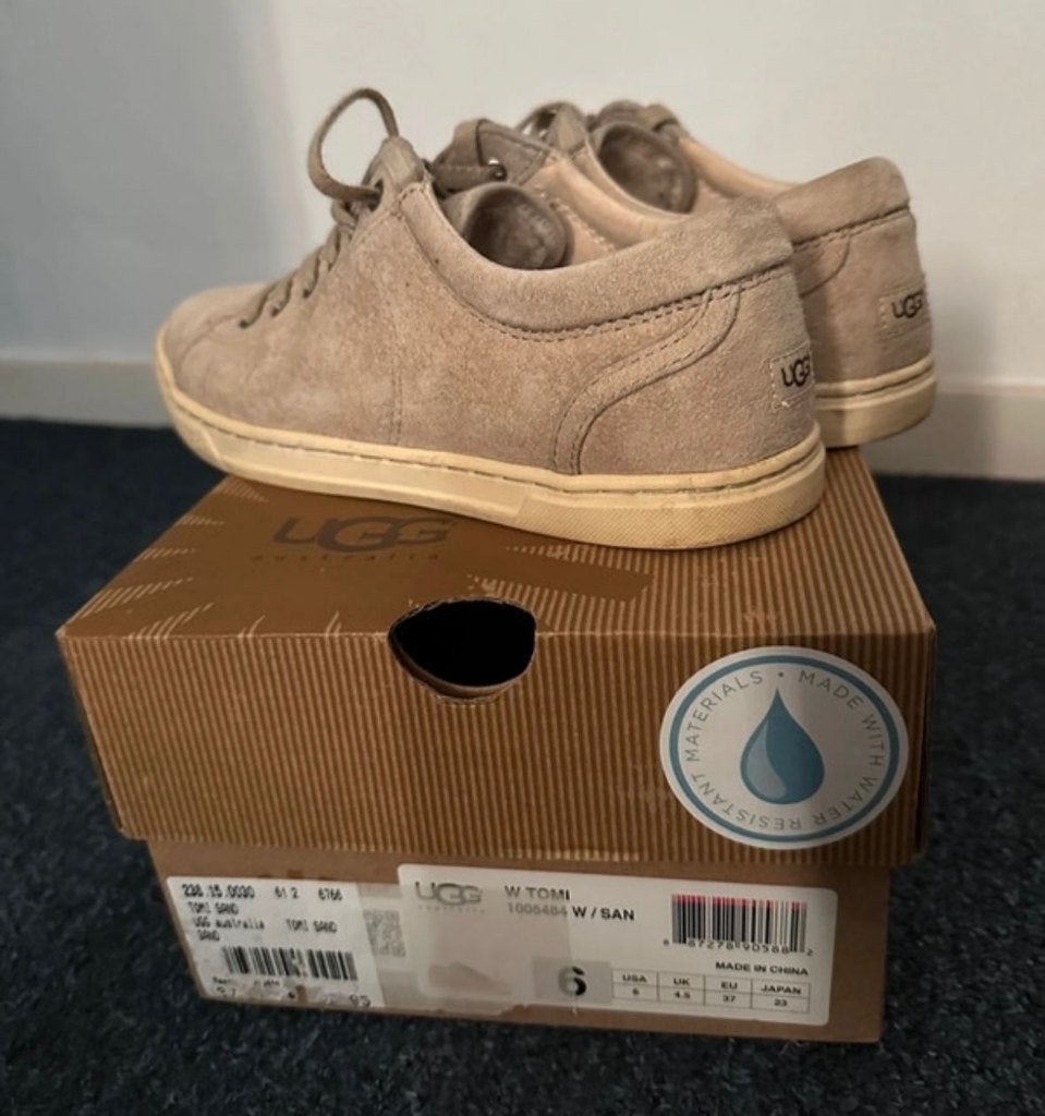 UGG sneakers, UGG, Beige, Ophalen of Verzenden, Sneakers of Gympen
