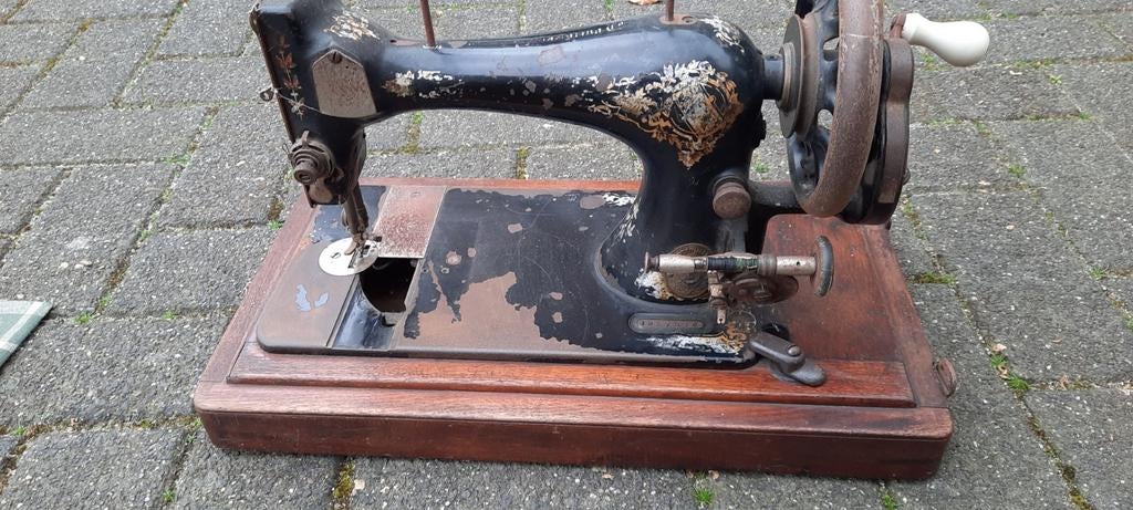 Antieke hand naaimachine, Ophalen of Verzenden