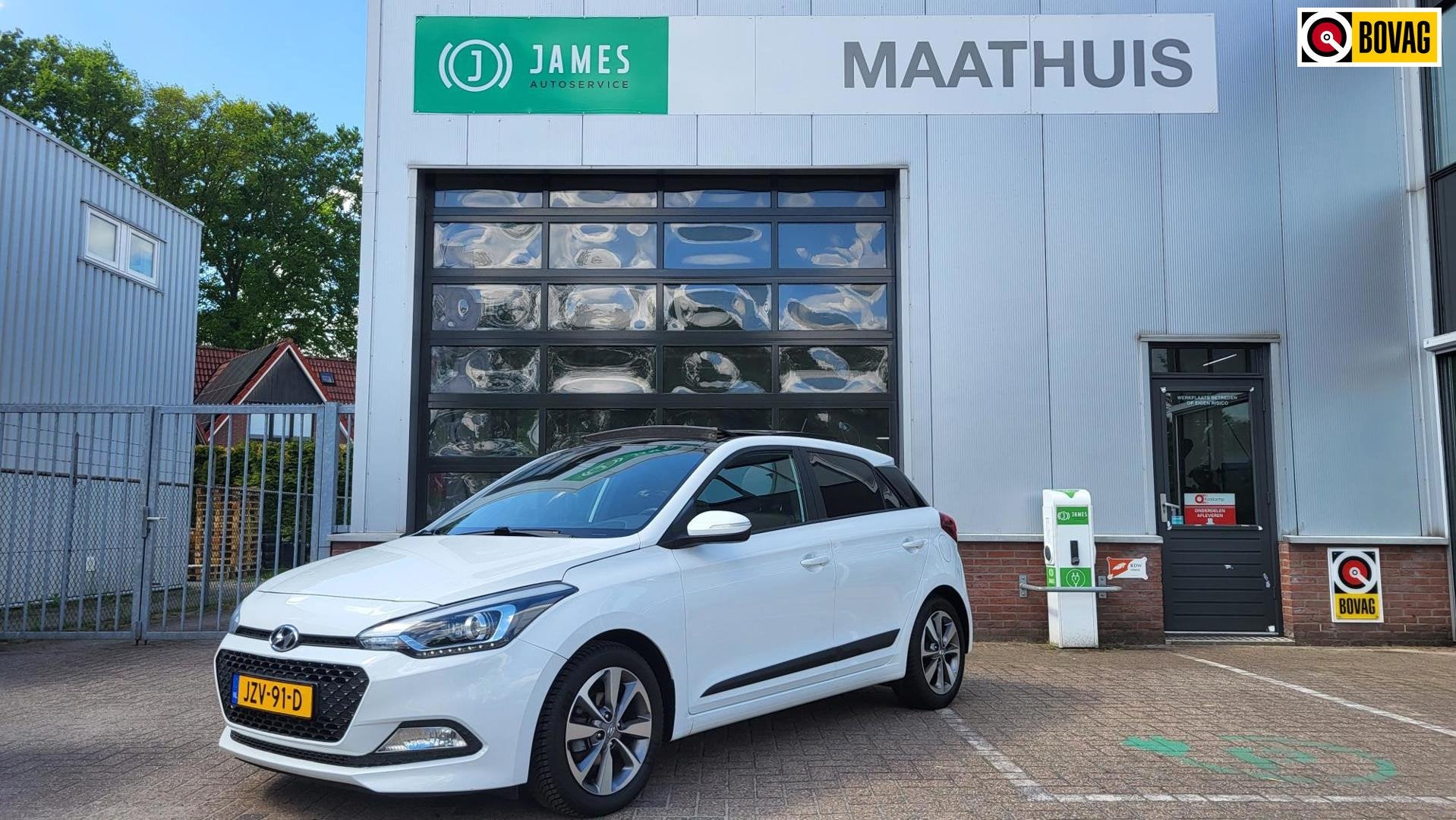 Hyundai I20 1.2 HP i-Motion Premium panorama dak-stoel verwa, Gebruikt, 4 cilinders, Wit, Bedrijf