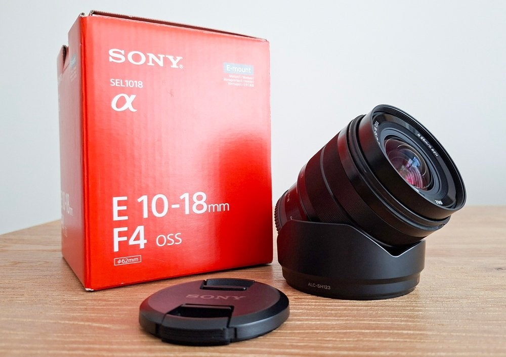 Sony E 10-18mm f/4 OSS Groothoeklens - SEL1018, Sony E-mount, Sony, Zo goed als nieuw, Zonnekap